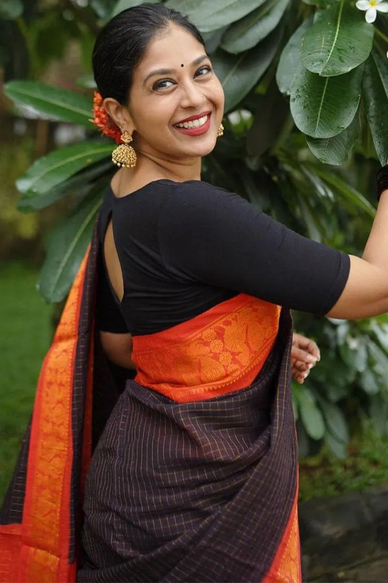 Desultory Black Soft Silk Saree With Fugacious Blouse Piece