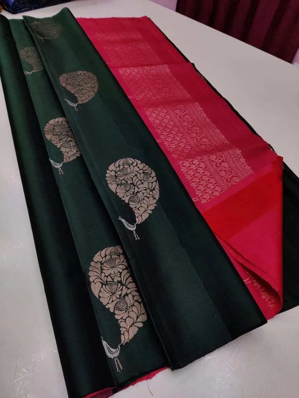 Majesty Dark Green Soft Silk Saree With Dulcet Blouse Piece
