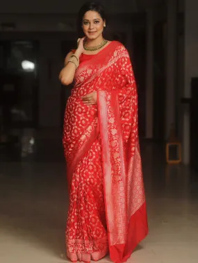 Mesmeric Red Soft Silk Saree With Blooming Blouse Piece