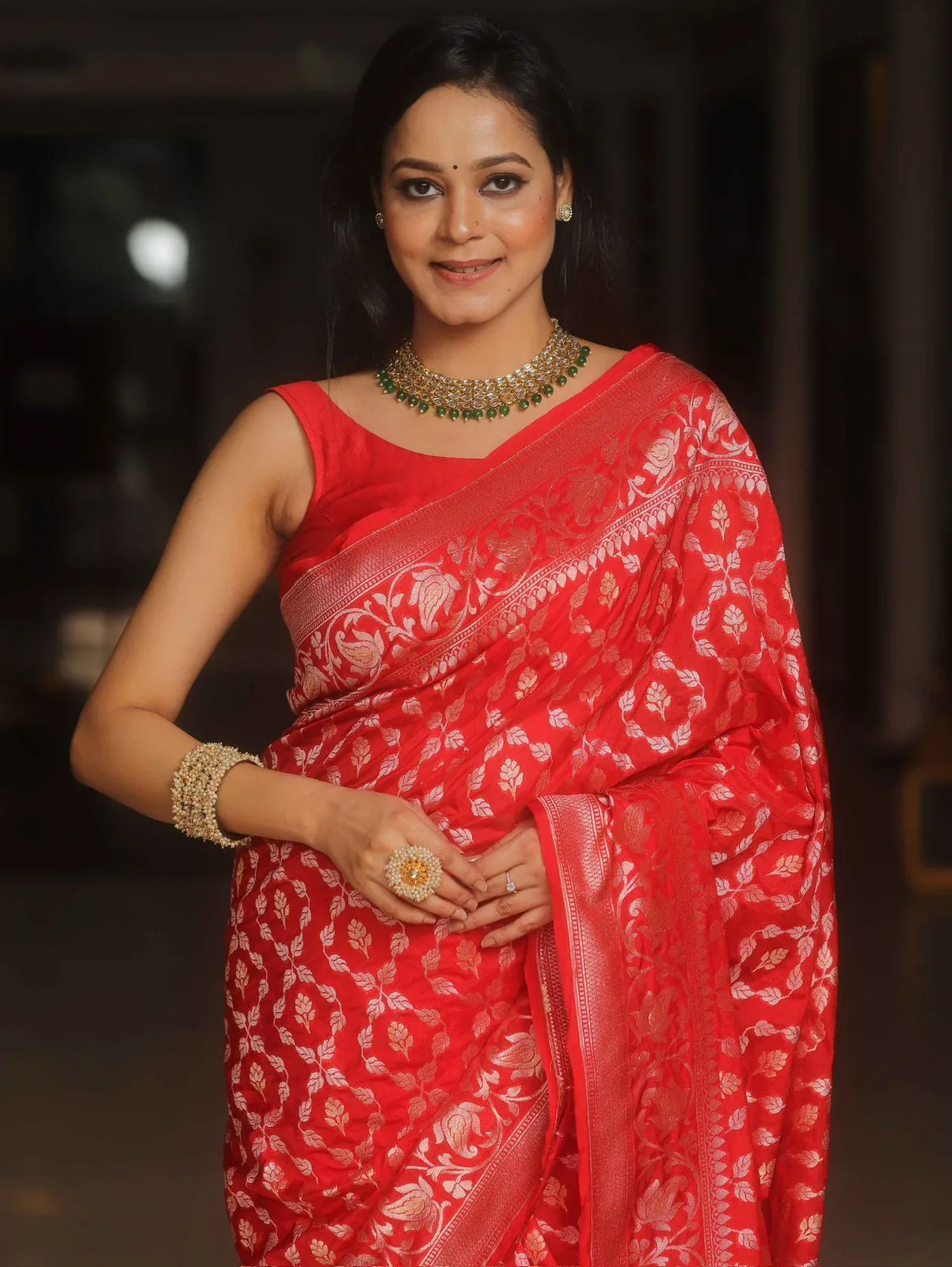 Mesmeric Red Soft Silk Saree With Blooming Blouse Piece