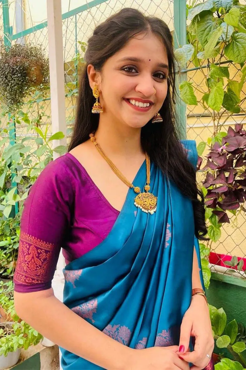 Ravishing Rama Soft Silk Saree With A dreamy Blouse Piece