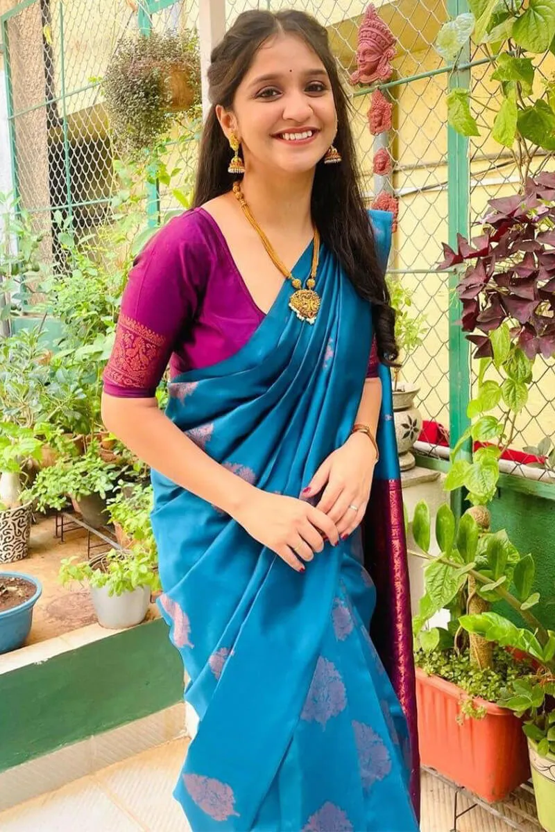 Ravishing Rama Soft Silk Saree With A dreamy Blouse Piece