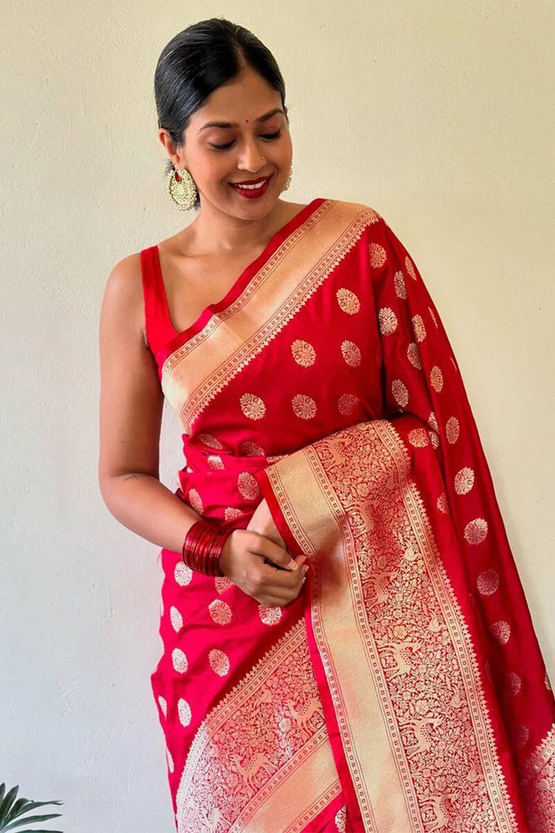Splendiferous Red Soft Silk Saree With Evanescent Blouse Piece