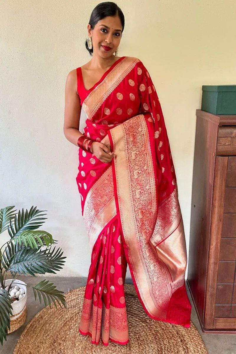 Splendiferous Red Soft Silk Saree With Evanescent Blouse Piece